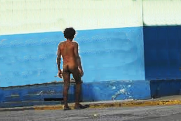 Huarmey: Orate camina desnudo, persigue a niños y se masturba delante de vecinos de La Victoria
