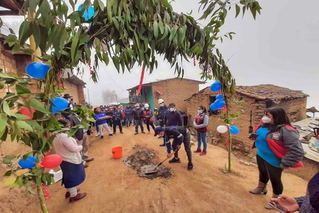 Huaraz: Colocan primera piedra para la reconstrucción de pistas en el distrito de Colcabamba